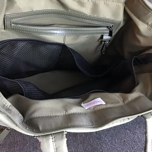 Isaac Mizrahi New York “The Weekender” Quilted HandBag Preowned - Picture 7 of 11